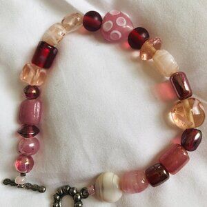 Bracelet with pink beads